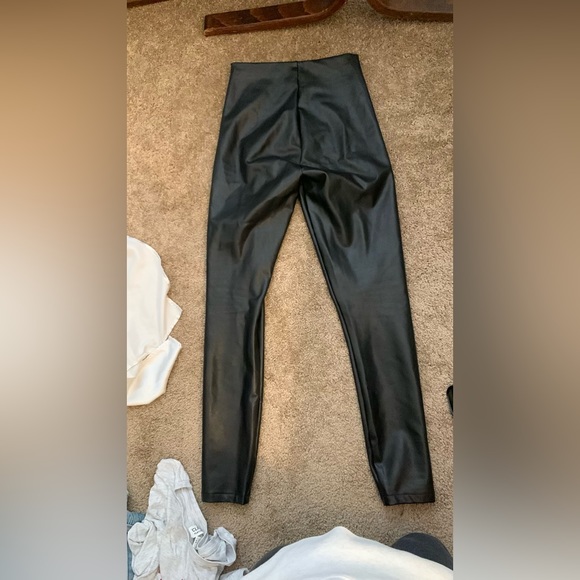 Abercrombie and fitch vegan leather leggings - Picture 3 of 3